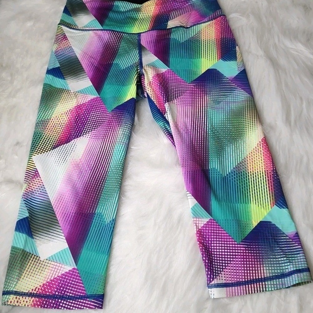 Victoria's Secret VSX Sport Crop Leggings Womens M Multicolor Geometric Prism